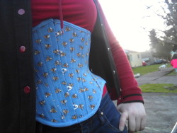 lilsugarfox:  Rocking my new outlaw underbust in this adorable bee print!  Made by me, @cascadiacorsets