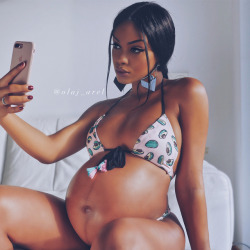 mellowjoe85:Sexy brown skin. #pregnant #sexy #ebony #navel