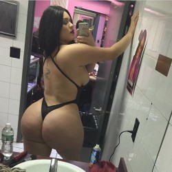 thickbootymagazine:  Miror…mirror tell her that booty is so damn fine..luv it💜