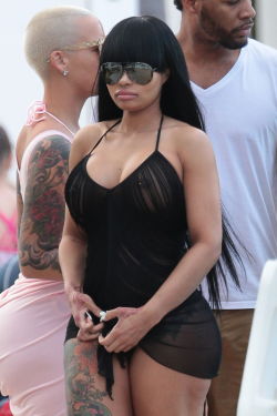 meatgod:  itsthathickness:  trelikes:  Blac Chyna  Amber Rose’ Booty didn’t Fit in the Frame 