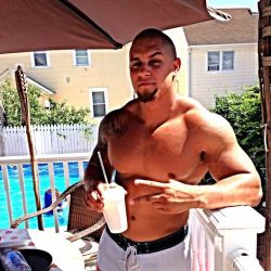 txdominican:  Thick dude!Who is that?!
