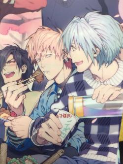 invinciblekiku:From Nitro+Chiral 2015 Calendar, DMMD part. Credits to twitter user Chigure.The kanjis on Noiz’s cup read as “okosama-you”, means “for young master use”.
