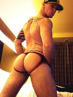 manbutts-r-us:  I’M IN LOVE WITH HIS ASS