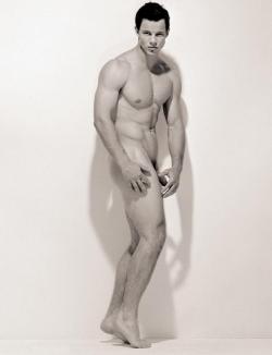 nettnaken:  Norwegian athlete Jarl Espen Ygranes, I believe. An unusually revealing pose for an active athlete. 