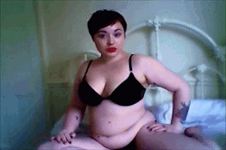 kinkycurls-strawberryfreckles:  hauteproportions:  ancailleachmuir:  ~ OVERLY CONFIDENT FAT GIRL ~  I need to call my mom and tell her I’ve fallen in love   Or justly confident?  Confident and sexy