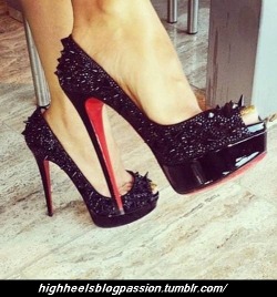 highheelsblogpassion:  for more glamour high heels pictures: http://highheelsblogpassion.tumblr.com/