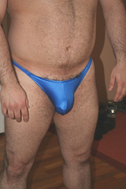 bigboysshrtshorts:  This thong makes his package look amazing!  And how about that vpl!?