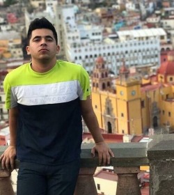 heterosengananadosricos:  Cesar 21 años de Los Mochis estudia en uas      Reblog para subir videos de heteros masturbandose