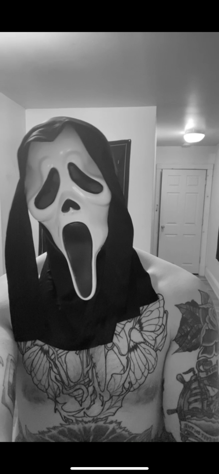 defend-burritos:Who wants to see nsfw ghostface content 👀Hit my inbox to see Ghostfaces ‘blade’ 🍆