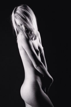 fresh face:Viktoria Bulatchikbest of erotic photography:www.radical-lingerie.com