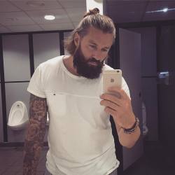mrbeardydan:  I remember a time I used to piss in toilets. Now I use them only for selfies and find historical monuments and piss up them instead. 🤔👉🏻 photo prioritize 👍🏻 🦁🦁🦁 #selfie #beardlove #beards #beardandtatts #beardporn