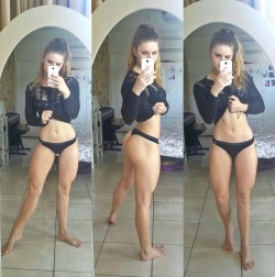 bananasandkale:  jaydeyfit:  No abs but looads of quads n glutes ;)  Dude I can’t handle you.  Wow 