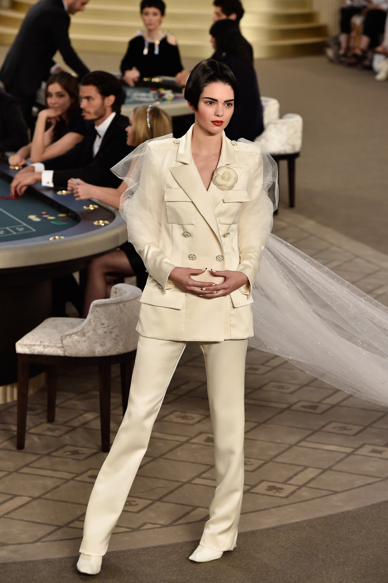 Kendall jenner chanel fashion show 2016