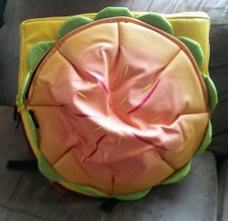 Ah, the cheeseburger backpack I preordered for my little sister arrived today! It&rsquo;s super cute and very nice quality. The top bun, cheese, and tomato are pockets! It was sealed in all flattened so it&rsquo;s a bit deflated but it&rsquo;s already