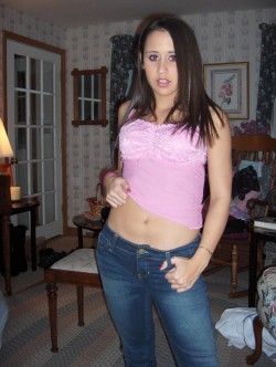 amazing-young-newbiess:  SelfieFirst name: KimberlyPics number: 46Online now:  Yes.Looking: Men/WomenProfile: HERE