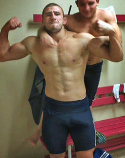 davidmuhn:  Wrestler in spandex shorts showing his big bulge