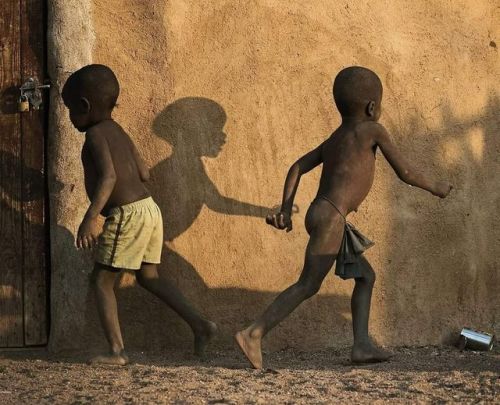 Hand in hand with your shadow - Namibia - Chris McLennan Nudes &amp; Noises  