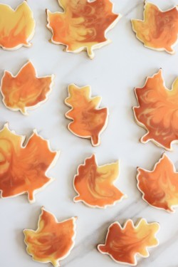 confectionerybliss:  Cookie Flooding Decorating Technique with Sugar Cookie Cutouts | The Gold Lining Girl