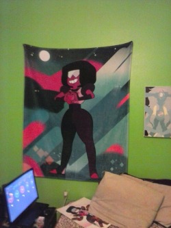 Hi! So I saw you blogged the post about those SU blankets awhile ago. Well I ordered the Garnet one and it just came in the mail today so I thought you might like to see it!! AND IT’S SO FRIGGEN SOFT LIKE HOLY HELL IT’S LIKE PETTING A NEWBORN KITTEN.