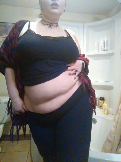rollsofdestiny:  Belly selfies in random bathrooms are my favorite  😊😳🛁🚽 Featuring my stuffed tummy after a big dinner.   Love to fatten you up so bad till you become my big fat pig