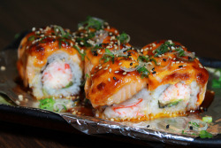 food-porn-diary:  Grilled salmon sushi roll [ 640 X 480 ]
