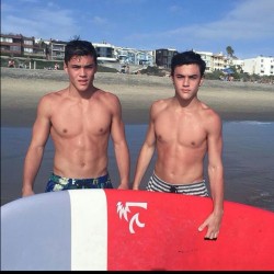 boytrappedinthcloset:  Ethan and Grayson Dolan are some fine ass twins part 1