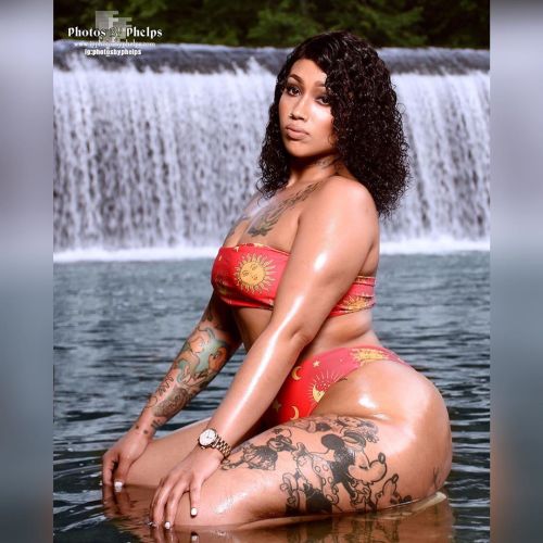 It’s getting hot out.. sure hope more models decide to shoot in the water so it’s a little less HOT lol here we have the enigmatic Persia   @prettypersiaa  #tattoo #curvy #naturalthick #wet #waterfall #photosbyphelps #inkmodel #tattooedmodel #curves