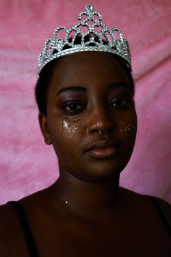 arthoecollective:  Jheyda , she/her, Guyanese/Mexican, I shot this series to celebrate the most unappreciated beauty in the world, the dark skin woman with 4c hair. I also wanted to celebrate the teenhood of black teens because most coming of age series