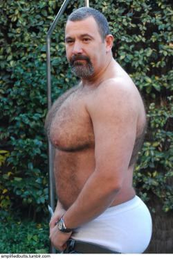 amplifiedbutts:  If im rich, ill adopt him as my step daddy.
