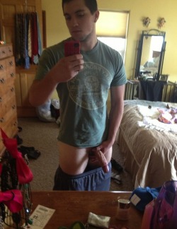 freeballks  Baller slipping out of his gym shorts. Share yours at mdfreeballing.tumblr.com/submit