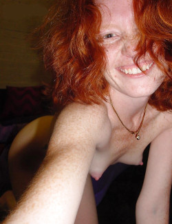 crazyjt69:  sexy-with-freckles:There is so much “good” about this image of this cutie. http://bit.ly/2obgYgY FRECKLES!!!  Great smile, beautiful red hair and nips to die for