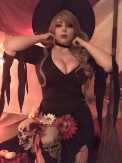 tierynbe:  “My next lewd shoot would be hilarious if I really filled out this costume, huh?” she asked. Something about the month of October was just a little more magical… and it struck Mariah tonight. The neck of her dress began to tear as the
