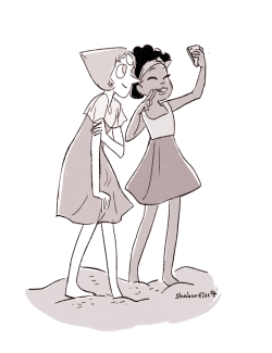 shaburdies:  pearl and kiki make a good team… they need to commemorate their beach day! 
