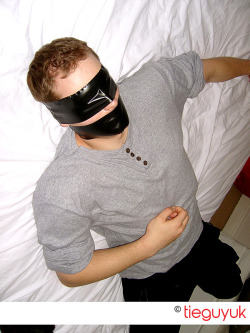 tieguyuk:  I think its so hot when a guy is gagged and blindfolded without restraints and quite happily sits there without any intention of removing them coz hes loving it :-) 