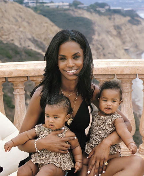 flyandfamousblackgirls:    Kim Porter with her babies, Jesse &amp; D'Lila photographed by Cheryl Fox (2007).  