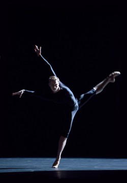 olivier37:  Christopher Parker in William Forsythes «New Sleep» - Ballett Zürich - Photo Bettina Stöss  