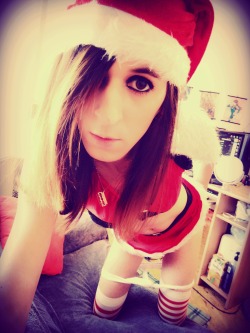 femmiecristine:  Masturbating while the xmas spirit is strong with you xd ps. Im dildoing my ass with my left hand ^_^ Fuck me santa i was a bad slut :D https://t.co/DhO19eF552