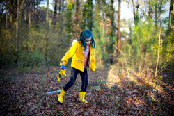 brain-food:   “Over the winter break Alice and I had a little cosplay photo shoot.  We both love Coraline so we dyed her hair, dressed her up, made a doll and played in the woods.  Happy New Year!” (source)  I love her.   She looks awesome!!!!