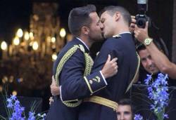 clarobralis:  First gay police wedding takes place in Spain - and it was all kinds of handsome!  clarobralis 