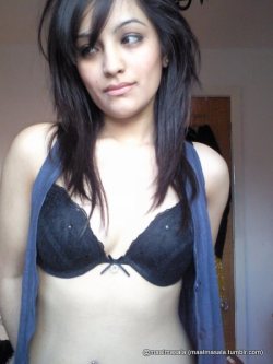 maalmasala:NRI babe Romana Khan from London exposed hot sexy milky boobs and hot chikna badan - Amazing tits she has - Any guy would wanna simply eat them up - Maal MasalaShe is SO FUCKING CUTE