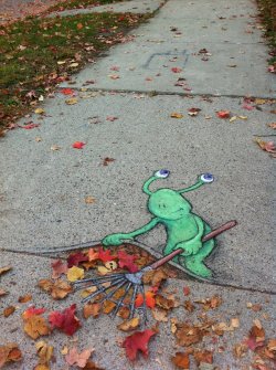 whutetdew:  cherrispryte:  penguinperversion:  mlloydart:  Chalk Art by David Zinn  I love this.  The world is in need of more beautiful weirdness like this.  so cute  this is most awesome