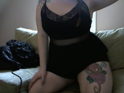 killer-titz:  IM SO HAPPY W/ MY NEW ROMPER IT EVEN LOOKS CUTE WITHOUT A BRA OMG YAAAY SUMMER  adorbs! seconded: where from?