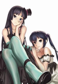 mioakiyamafanboy:  kasatania:  (via akiyama mio and nakano azusa (k-on!) drawn by geister)  This was the picture that got my attention and made me get hooked to K-ON instantly! :)
