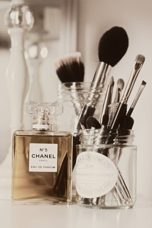 Chanel no 5 makeup
