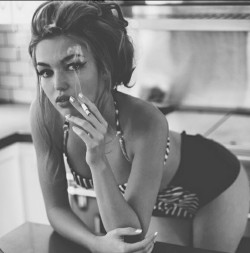 sexysmokinghotties69:  Sexy Smoking Hottie Lili Simmons 