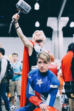 blue-eyed-hanji:  ladyaudiophile:  princepancake:  oh boy ax 2014  CAN WE TALK ABOUT HOW THAT GUY IS A DEAD RINGER FOR CHRIS EVANS THOUGH  CAN WE TALK ABOUT HOW THAT OTHER GUY IS A DEAD RINGER FOR CHRIS HEMSWORTH 