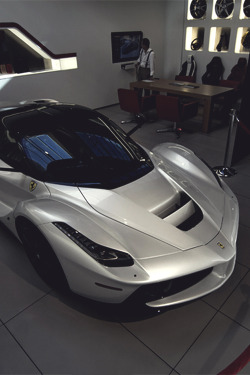 italian-luxury:  Ferrari LaFerrari | Italian-Luxury | Instagram 
