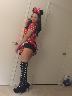 MissTaylerTexas makes us think of minnie mouse in a whole new way