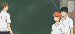iwillstillopenthewindow:  After watching this episode tons of times, I thought that there was something weird about this scene… so I watched it again and realized something… doesn’t it look like the boy in the background’s staring at Hinata (or