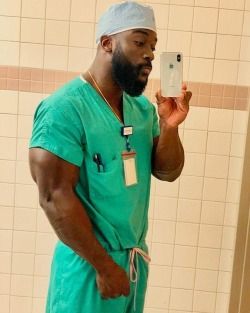 tarynel: flawlesslybaby:  justcurvemealready:   demetriusmarkee:  Solute to Black Doctors  so little notes   Black excellence! I love seeing it. Flourish my beauties!!!!   I need an IG name for ole boy in the first photo 